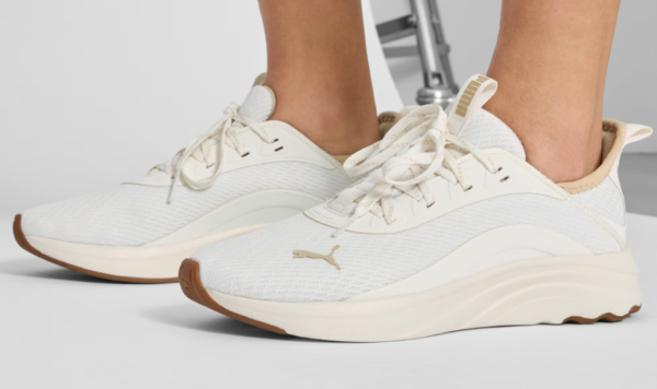 Womans Puma Tennis Shoes